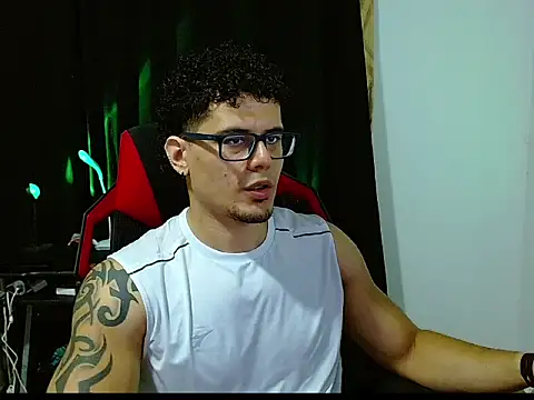 Snapshot of Logan0626 chatting on February 19, 12:18 am Logan0626 online show from February 19, 12:18 am