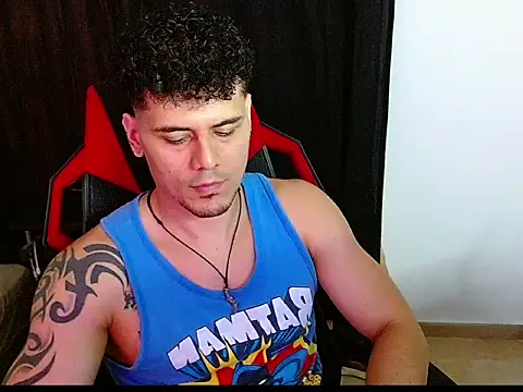 Snapshot of Logan0626 chatting on February 6, 11:01 pm Logan0626 online show from February 6, 11:01 pm