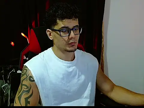 Snapshot of Logan0626 chatting on February 17, 12:19 am Logan0626 online show from February 17, 12:19 am