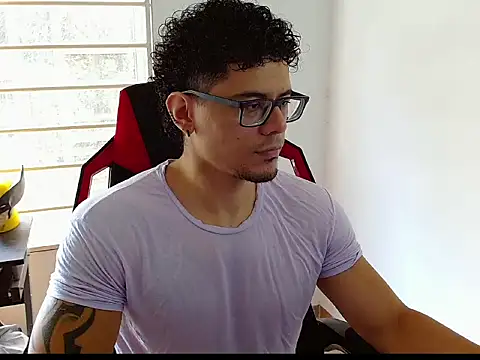 Snapshot of Logan0626 chatting on February 19, 6:27 pm Logan0626 online show from February 19, 6:27 pm