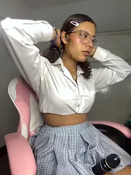 Rylia online show from March 5, 1:30 pm