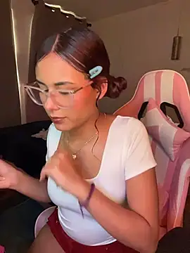 Rylia online show from April 3, 2:56 pm