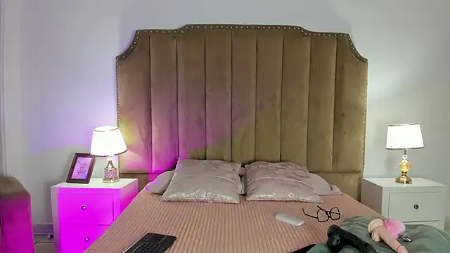 Alessiia Moon online show from April 4, 1:06 pm