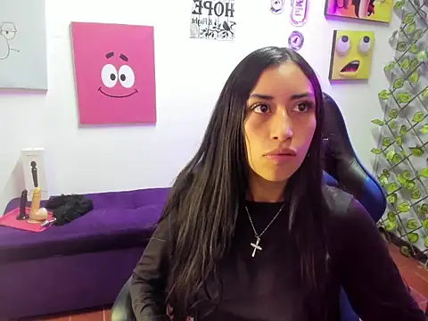 Snapshot of TiffanyDream8 chatting on March 3, 9:33 pm TiffanyDream8 online show from March 3, 9:33 pm