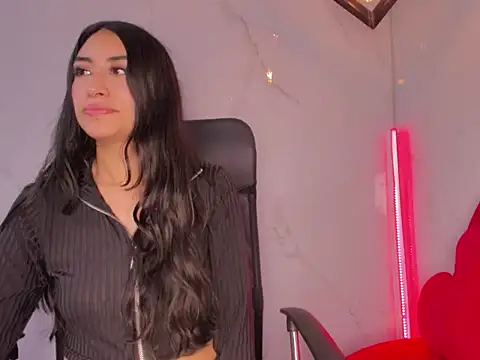 Snapshot of TiffanyDream8 chatting on February 20, 9:50 pm TiffanyDream8 online show from February 20, 9:50 pm