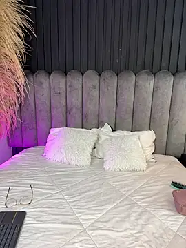 Nanda vixen  online show from March 8, 8:01 pm