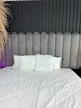 Nanda vixen  online show from March 4, 8:55 am