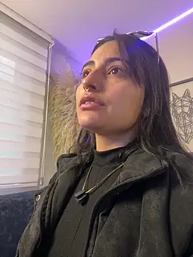 Nanda vixen  online show from May 9, 11:57 am