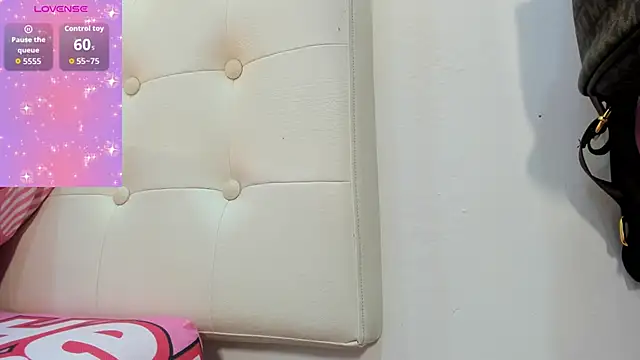 MiaEvans0 online show from April 2, 3:02 am