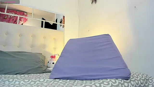 MiaEvans0 online show from May 18, 6:56 pm