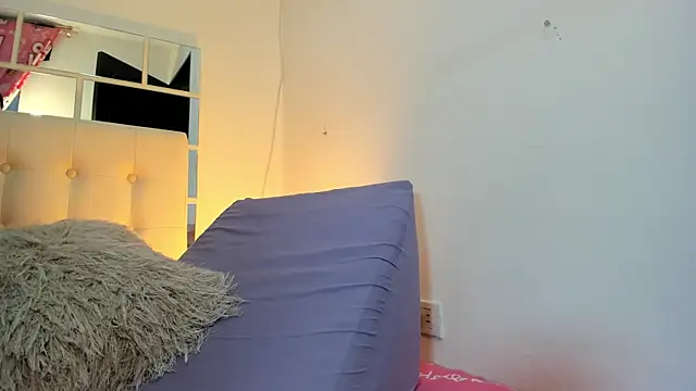 MiaEvans0 online show from May 25, 7:01 pm