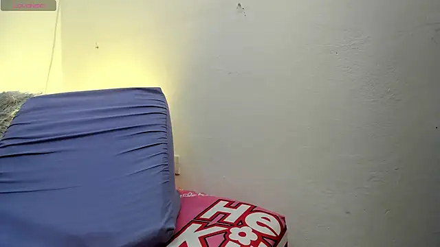 MiaEvans0 online show from May 27, 6:59 pm