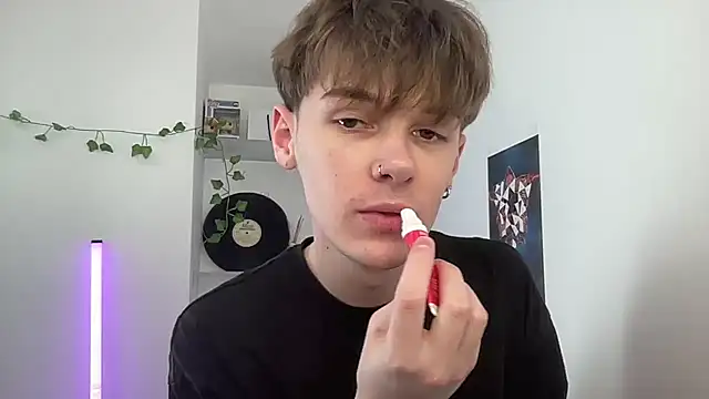 YourMilkyGuy online show from May 5, 3:04 pm