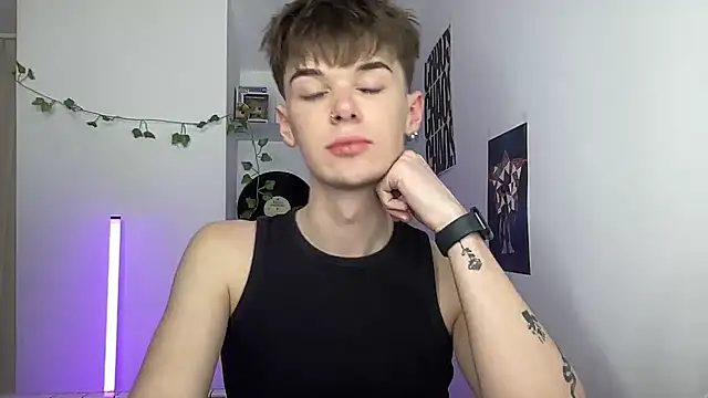 YourMilkyGuy online show from May 13, 9:33 pm