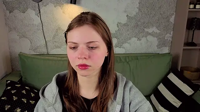 Snapshot of LesleySky chatting on March 1, 8:20 pm LesleySky online show from March 1, 8:20 pm