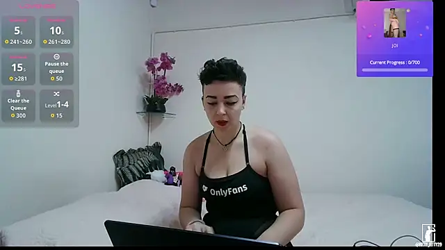 kittyfitty29 online show from May 4, 11:29 pm