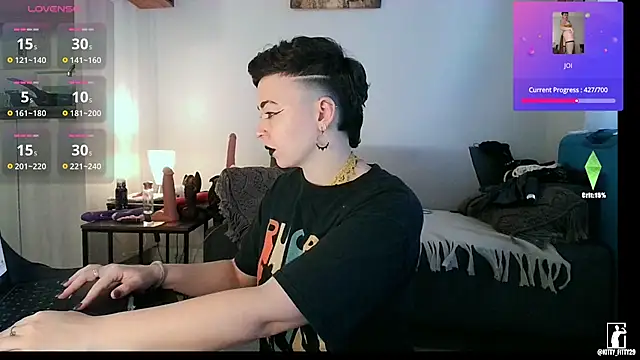 kittyfitty29 online show from April 22, 8:26 pm