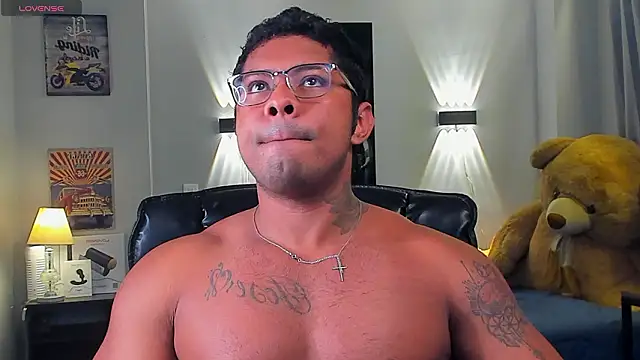 Snapshot of LEOHRDZ chatting on February 16, 10:29 pm LEOHRDZ online show from February 16, 10:29 pm