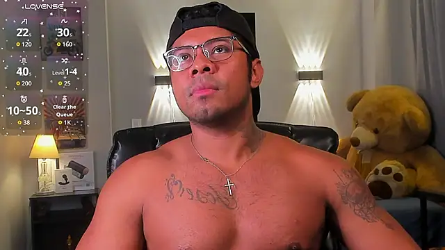 Snapshot of LEOHRDZ chatting on February 14, 10:54 pm LEOHRDZ online show from February 14, 10:54 pm