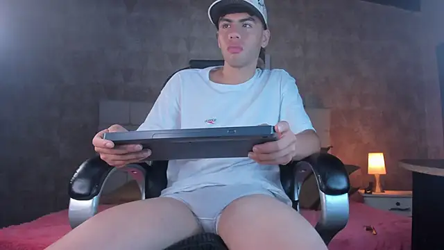 Milo Thompson online show from February 7, 8:06 pm