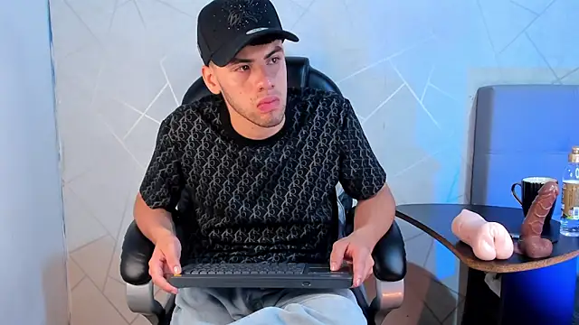 Milo Thompson online show from March 30, 4:14 am