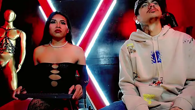 Snapshot of Damian-and-Camerum chatting on February 28, 3:17 am Damian-and-Camerum online show from February 28, 3:17 am