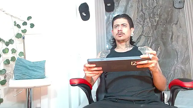 Damian-and-Camerum online show from May 13, 3:13 am