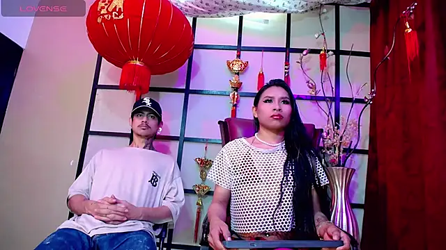 Snapshot of Damian-and-Camerum chatting on February 27, 3:18 am Damian-and-Camerum online show from February 27, 3:18 am