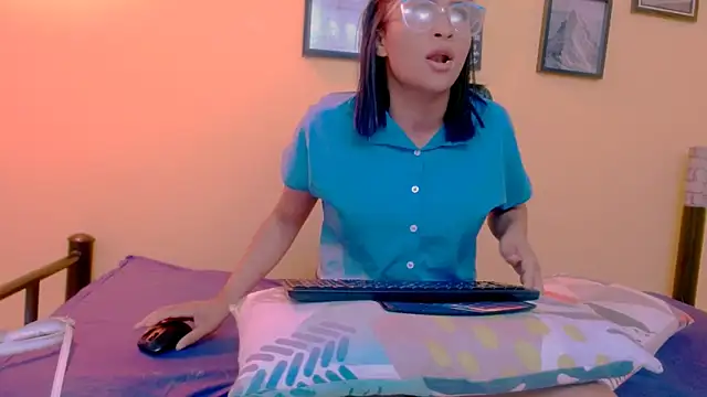 Snapshot of sexiempoderada18 chatting on February 12, 1:33 pm sexiempoderada18 online show from February 12, 1:33 pm