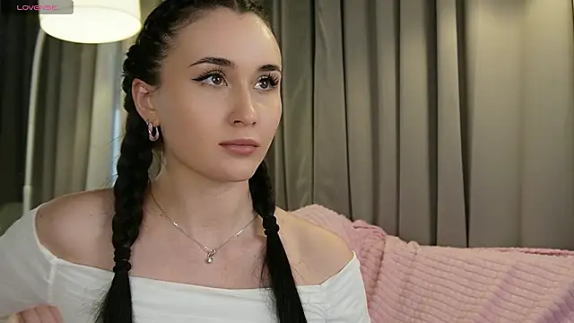 Snapshot of sweety_pie_girl chatting on March 3, 1:40 pm sweety pie girl online show from March 3, 1:40 pm