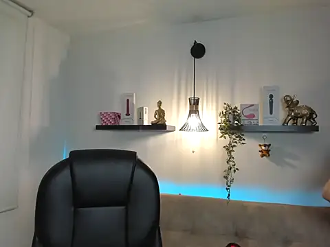 naomy stanley online show from April 11, 11:30 pm