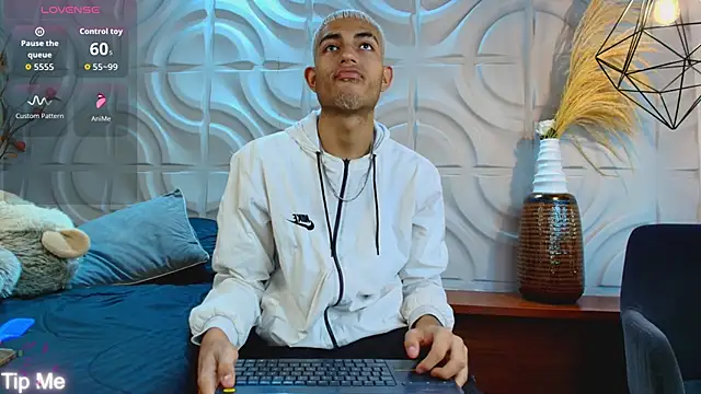 ItsZairen online show from April 23, 3:46 am