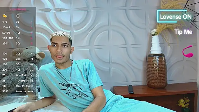 ItsZairen online show from April 12, 4:38 am