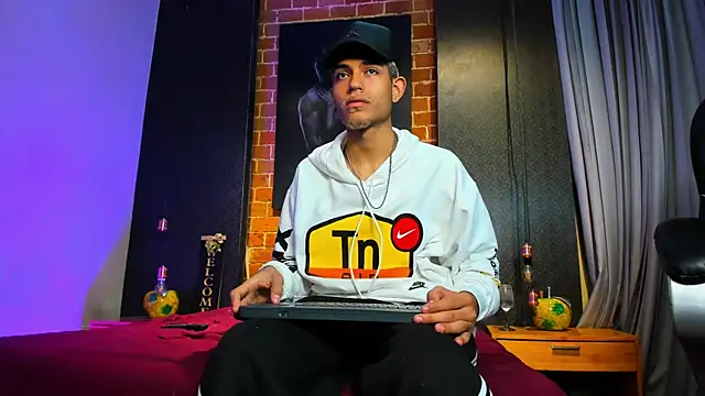 ItsZairen online show from May 13, 3:46 am