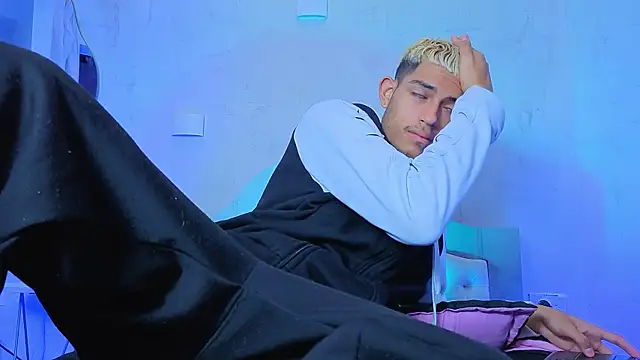 ItsZairen online show from April 15, 3:56 am