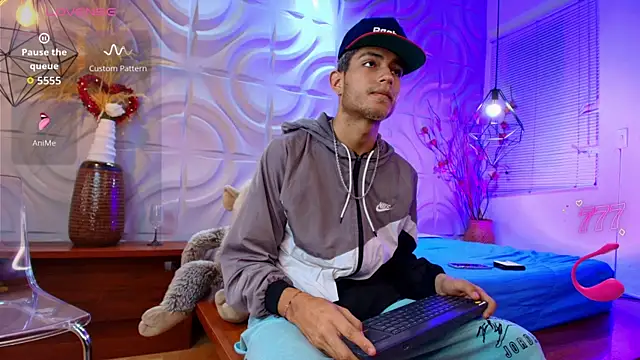 ItsZairen online show from May 15, 3:26 am