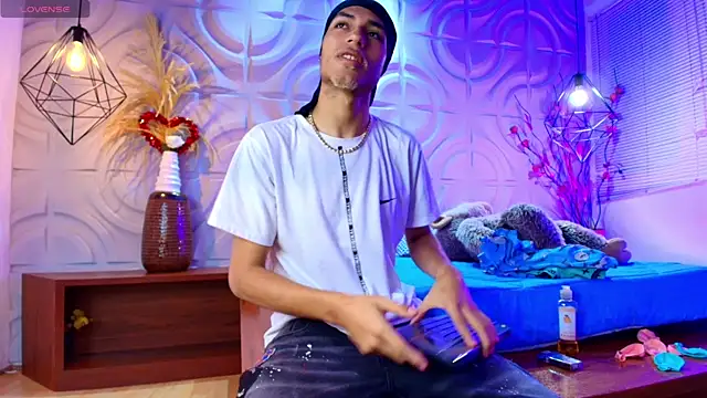 ItsZairen online show from May 7, 3:44 am