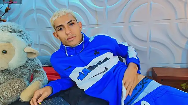 ItsZairen online show from March 29, 3:19 am