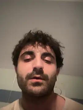 Snapshot of elia2711 chatting on February 16, 4:22 am elia2711 online show from February 16, 4:22 am