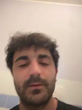 Snapshot of elia2711 chatting on February 19, 5:32 pm elia2711 online show from February 19, 5:32 pm