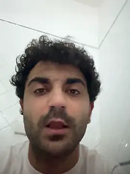 Snapshot of elia2711 chatting on February 28, 3:55 pm elia2711 online show from February 28, 3:55 pm