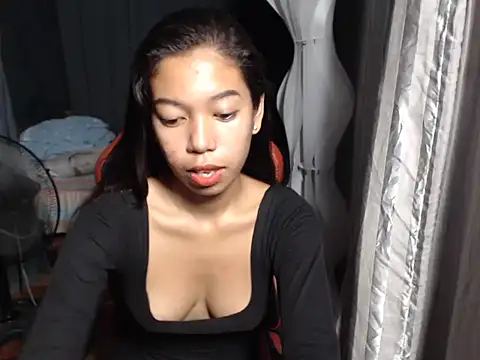 urgirlyflor online show from March 24, 1:11 pm