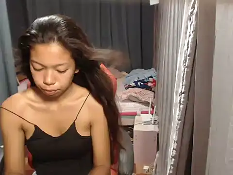 urgirlyflor online show from March 6, 11:49 am