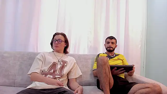 close friends online show from May 8, 1:48 pm