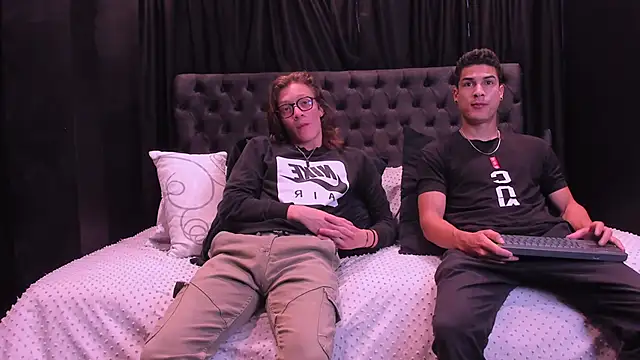 close friends online show from March 21, 2:21 pm