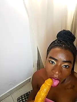 -hotebony online show from March 5, 9:00 pm