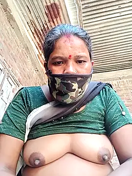 Snapshot of Kirti_sacsena chatting on March 13, 8:52 am Kirti sacsena online show from March 13, 8:52 am