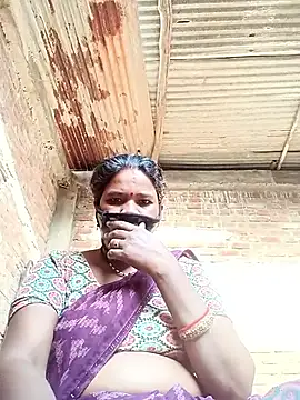 Snapshot of Kirti_sacsena chatting on March 17, 2:14 am Kirti sacsena online show from March 17, 2:14 am