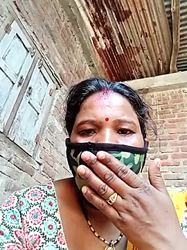 Snapshot of Kirti_sacsena chatting on April 27, 10:35 am Kirti sacsena online show from April 27, 10:35 am