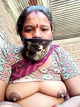 Snapshot of Kirti_sacsena chatting on March 12, 8:51 am Kirti sacsena online show from March 12, 8:51 am